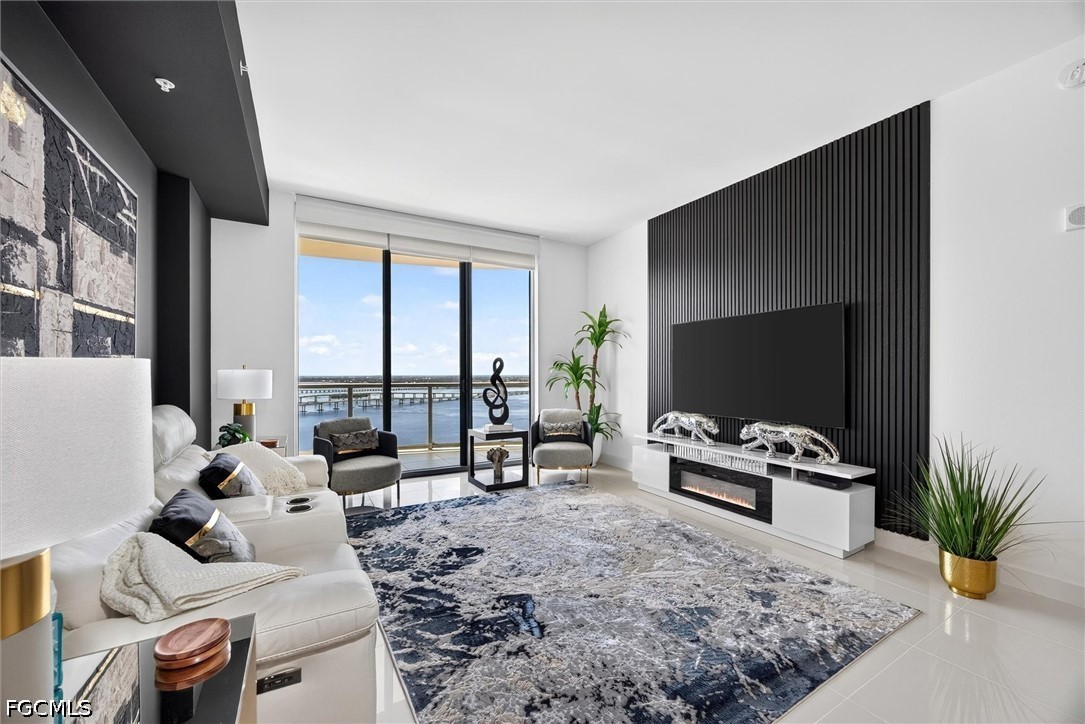 2 Bed Waterfront Home for Sale in Oasis, photo 2