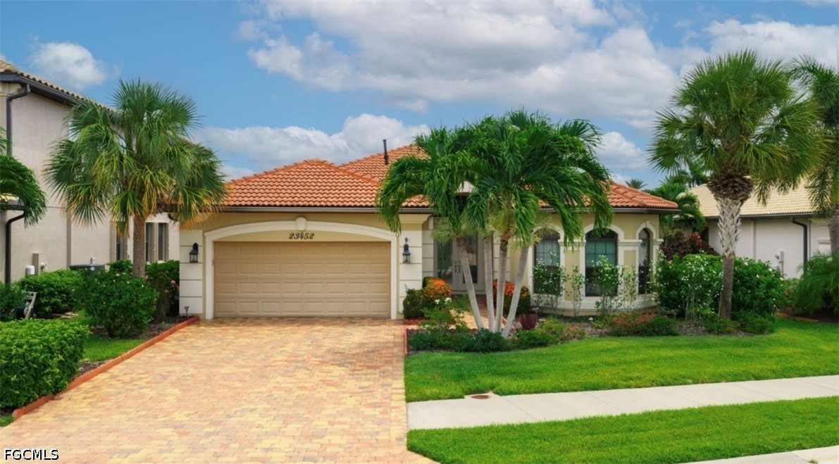 3 Bed Pool Home for Sale in Bonita Lakes, photo 2
