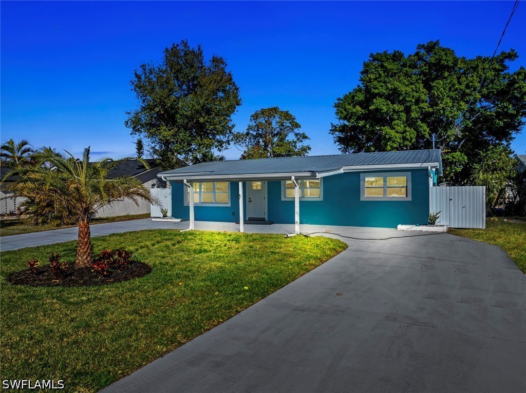 3 Bed Pool Home for Sale in Fort Myers Shores, photo 2