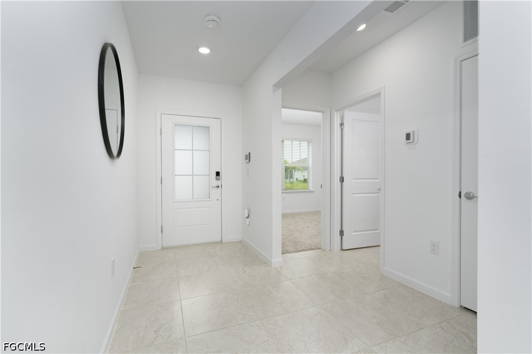 3 Bed SingleFamilyResidence for Sale in Northridge, photo 2
