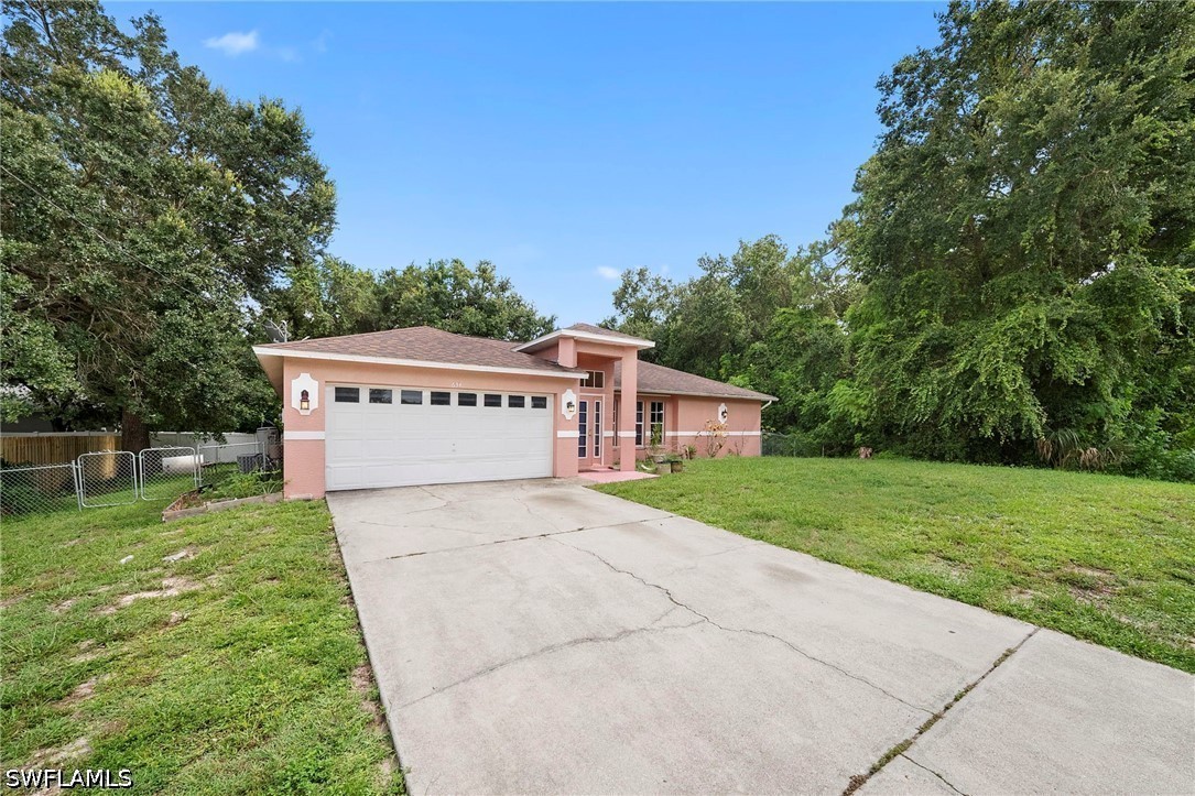 3 Bed SingleFamilyResidence for Sale in Mirror Lakes, photo 2