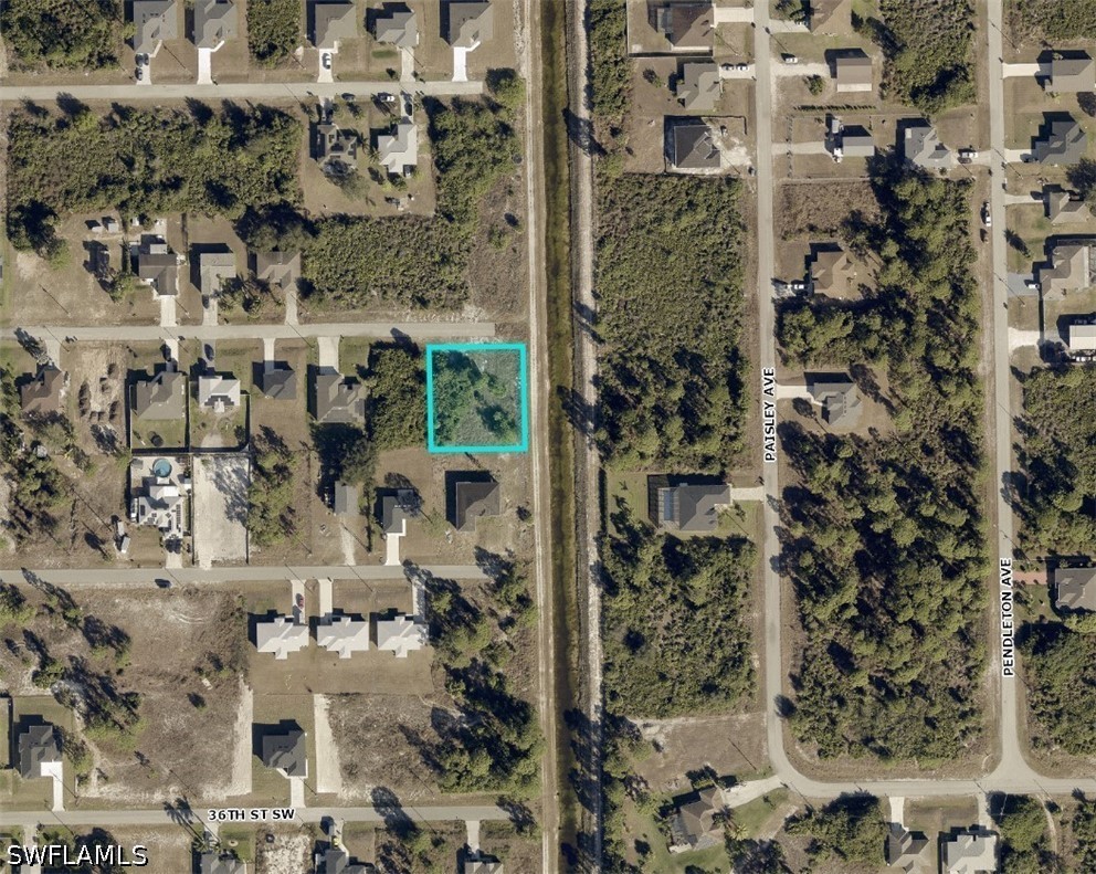 Waterfront Home for Sale in Lehigh Acres, photo 2