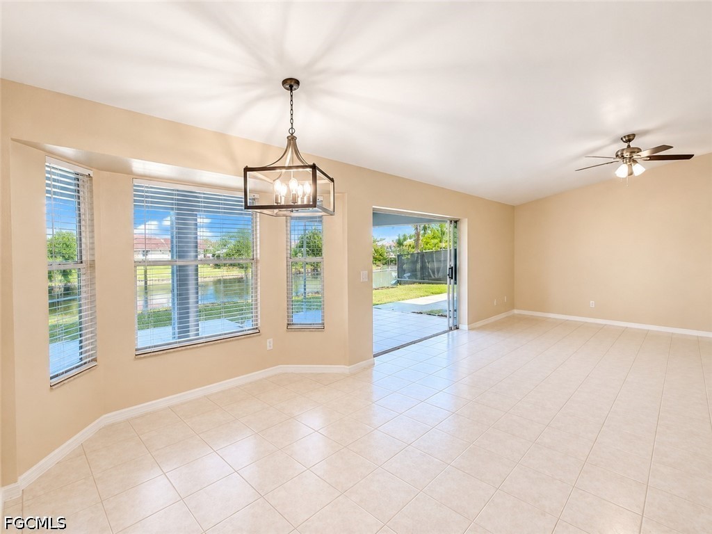 3 Bed Waterfront Home for Sale in Cape Coral, photo 2