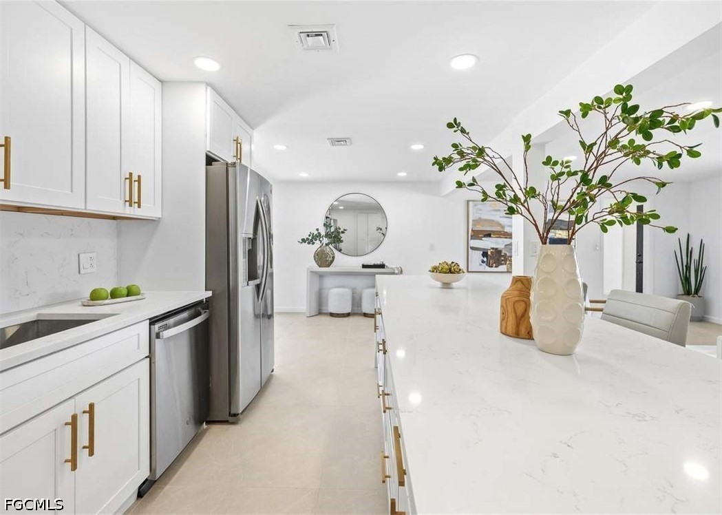 3 Bed SingleFamilyResidence for Sale in Pompano Beach, photo 2