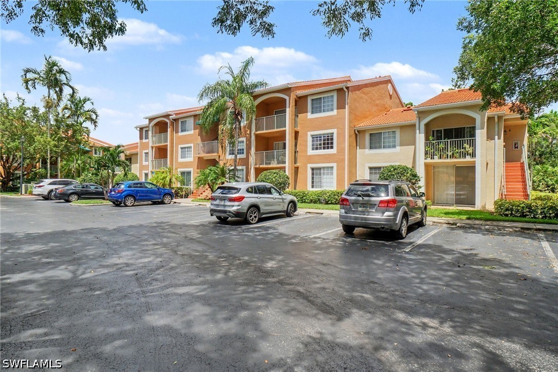 2 Bed Condominium for Sale in Naples, photo 2