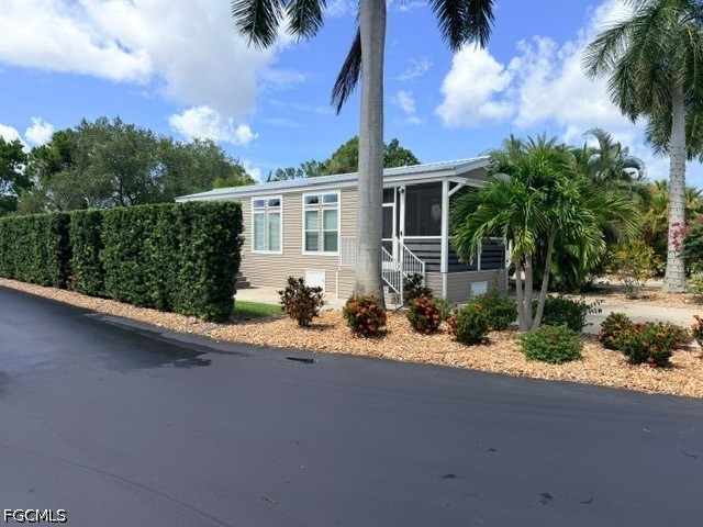 1 Bed SingleFamilyResidence for Sale in Fort Myers, photo 2