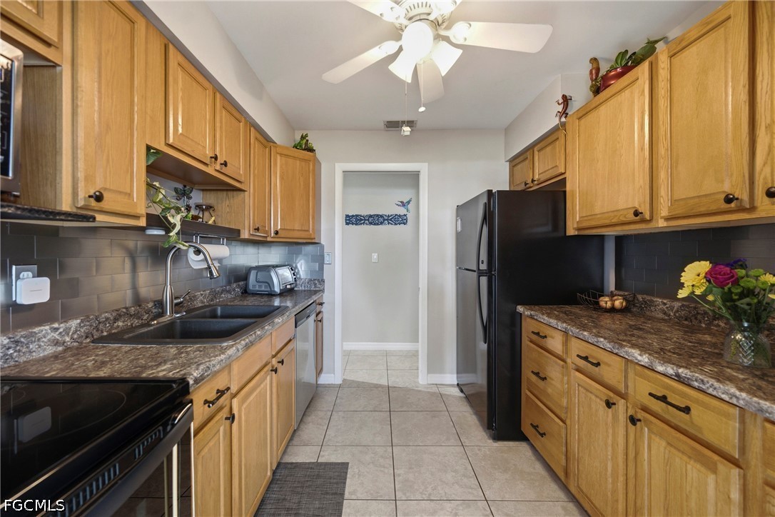 2 Bed Attached for Sale in Lehigh Acres, photo 2