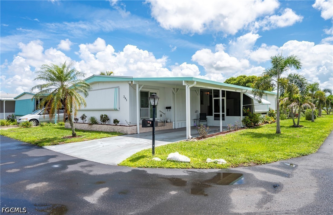 2 Bed ManufacturedHome for Sale in Fort Myers, photo 2