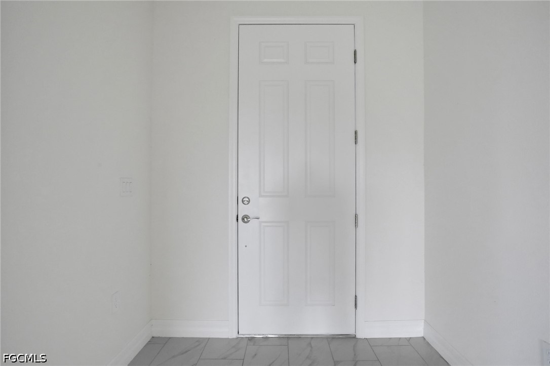 3 Bed SingleFamilyResidence for Sale in Creekside Run, photo 2