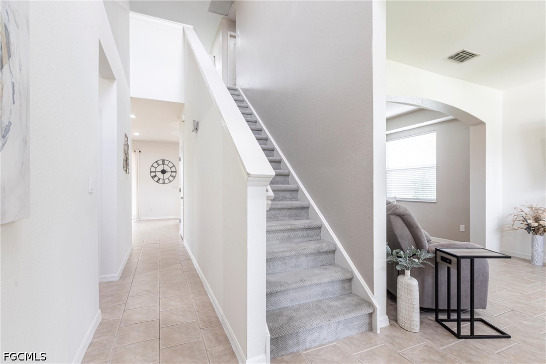 4 Bed SingleFamilyResidence for Sale in Stoneybrook, photo 2