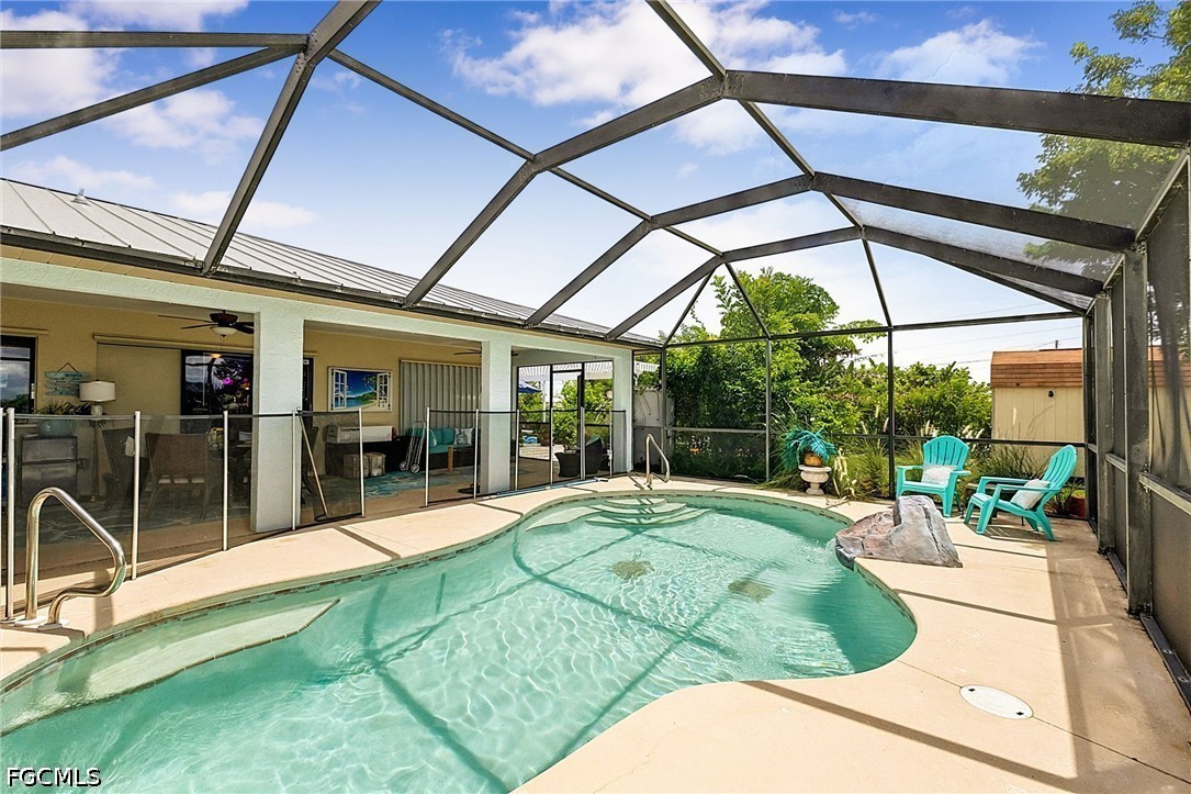 3 Bed Pool Home for Sale in Cape Coral, photo 2