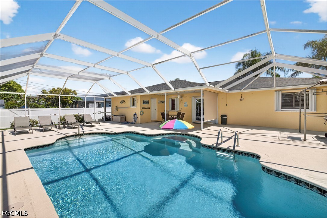 3 Bed Pool Home for Sale in Cape Coral, photo 2