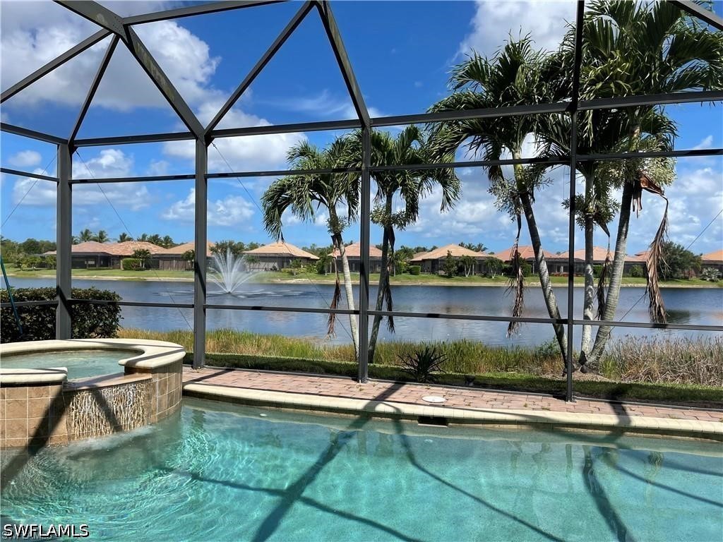 3 Bed Pool Home for Sale in Caldecott, photo 2