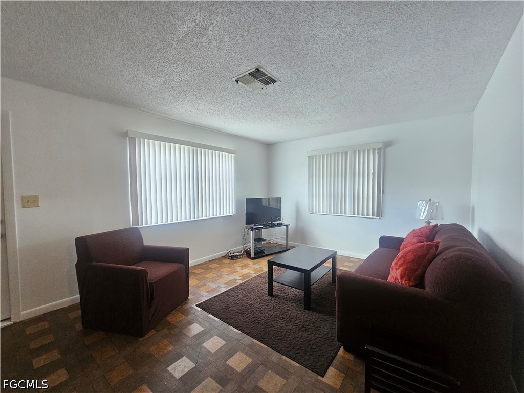 1 Bed Duplex for Sale in Pinewood Condominium, photo 2