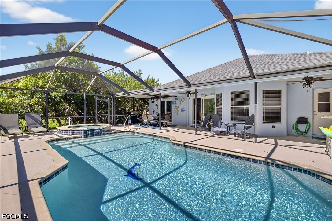 3 Bed Pool Home for Sale in Cape Coral, photo 2
