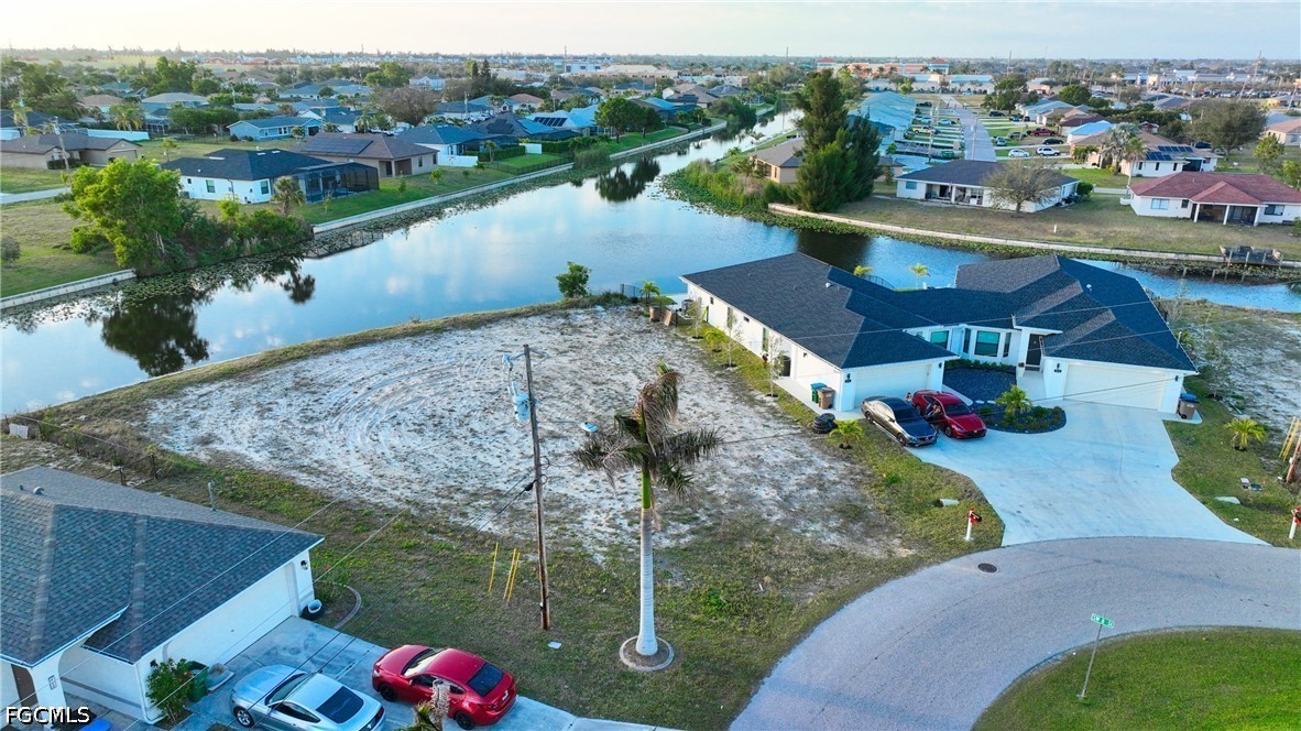 Waterfront Home for Sale in Cape Coral, photo 2