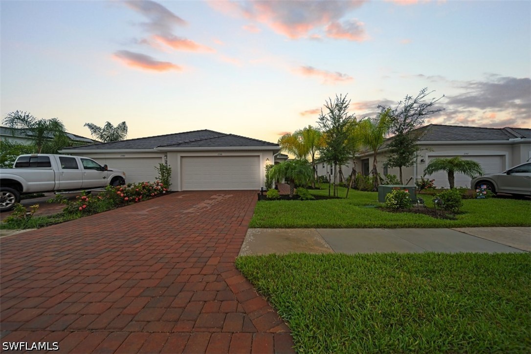 2 Bed Attached for Sale in Naples, photo 2