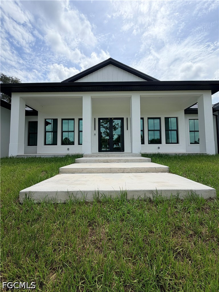 5 Bed Pool Home for Sale in Fort Myers, photo 2