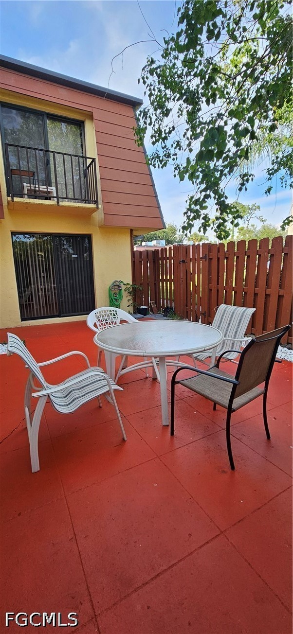 2 Bed Townhouse for Sale in Parkwoods, photo 2