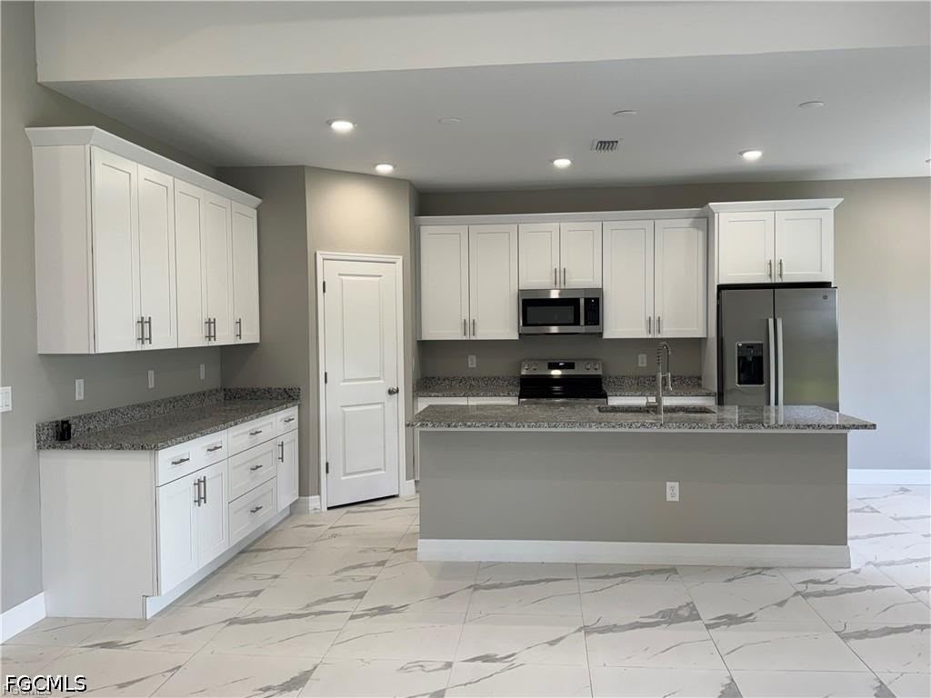 4 Bed SingleFamilyResidence for Sale in Lehigh Acres, photo 2