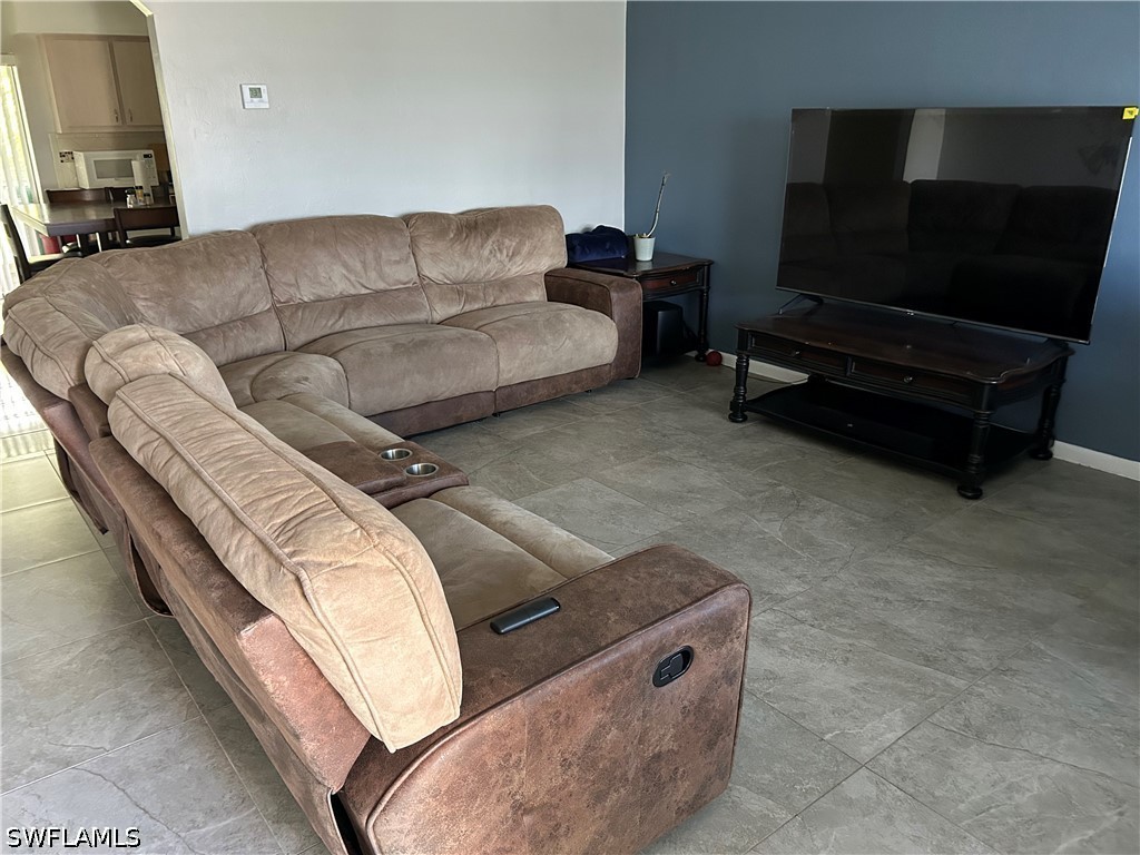 4 Bed Duplex for Sale in Cape Coral, photo 2