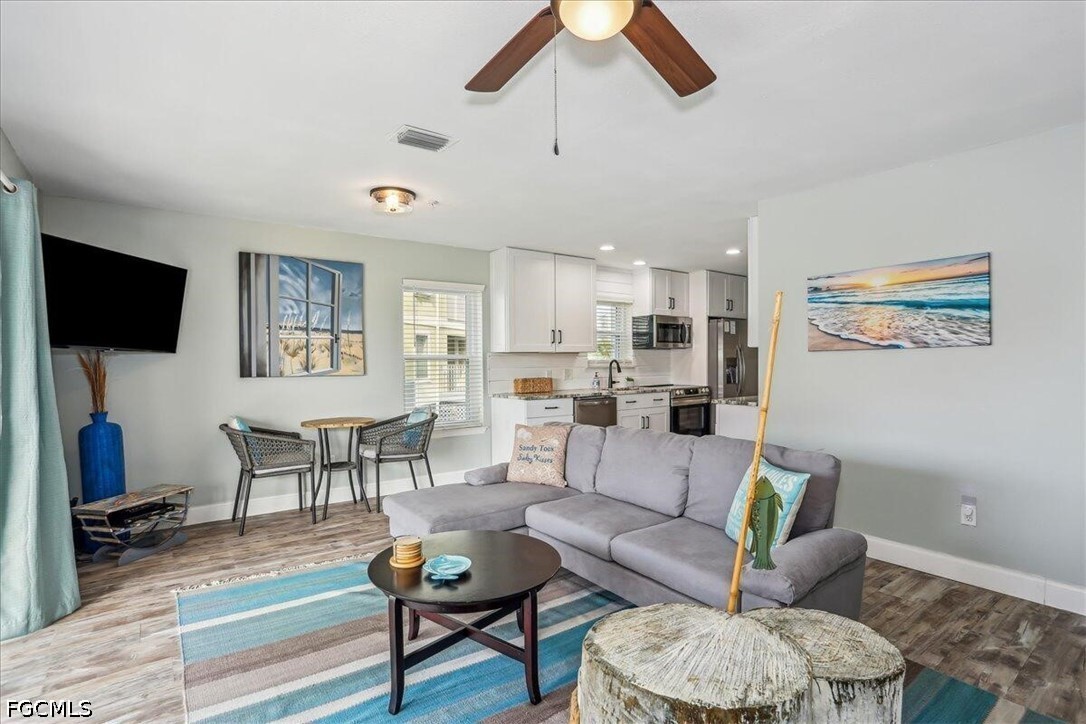 2 Bed Condominium for Sale in Navarre, photo 2