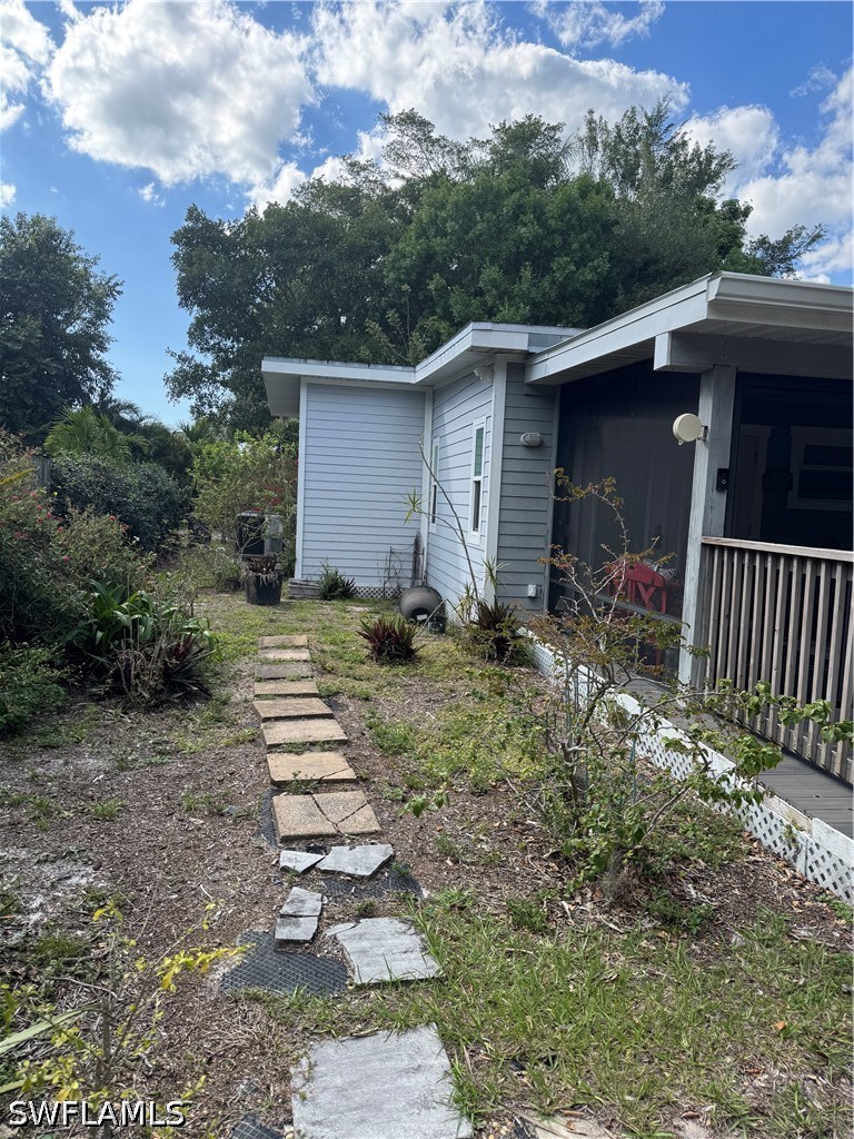 1 Bed Waterfront Home for Sale in Bonita Springs, photo 2