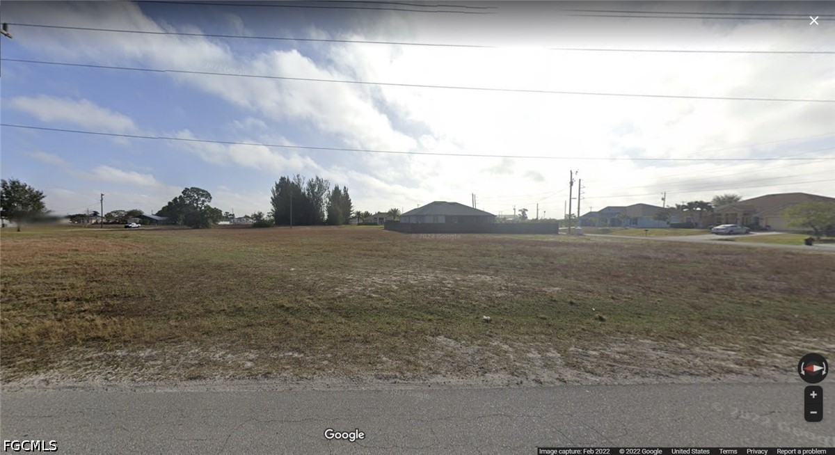 Residential for Sale in Cape Coral, photo 2