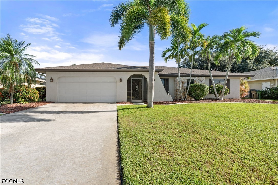3 Bed Pool Home for Sale in Cape Coral, photo 2