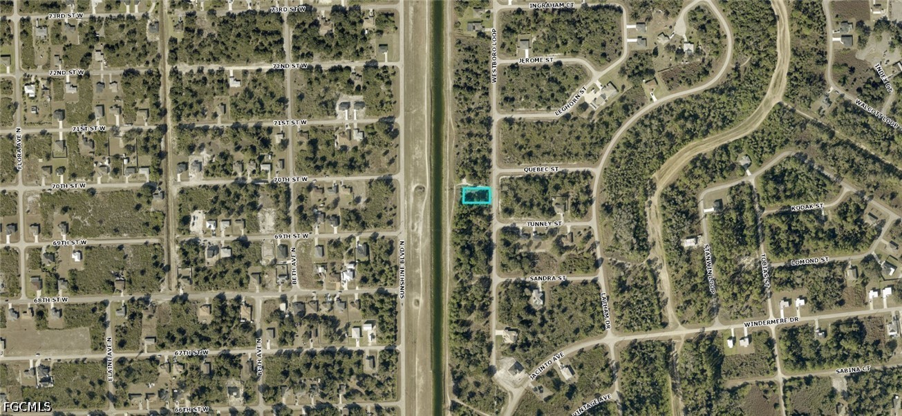 Waterfront Home for Sale in Lehigh Acres, photo 2