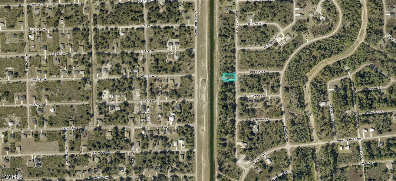 Waterfront Home for Sale in Lehigh Acres, photo 2