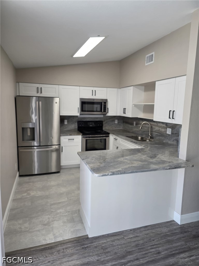 2 Bed Duplex for Sale in Cape Coral, photo 2