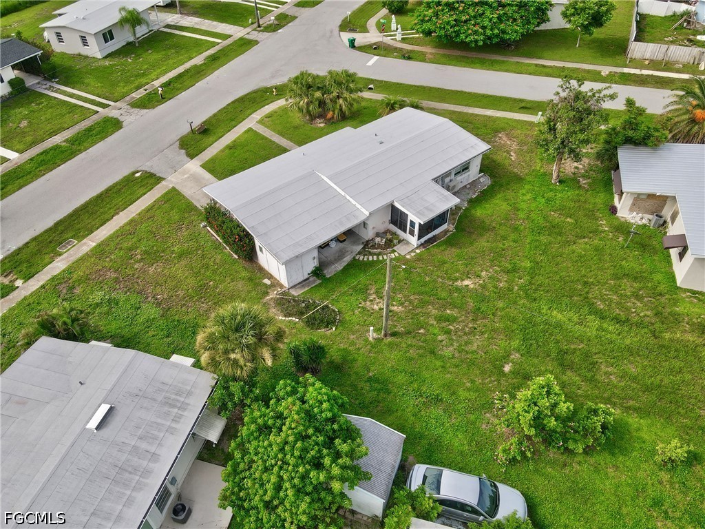 2 Bed SingleFamilyResidence for Sale in Port Charlotte, photo 2
