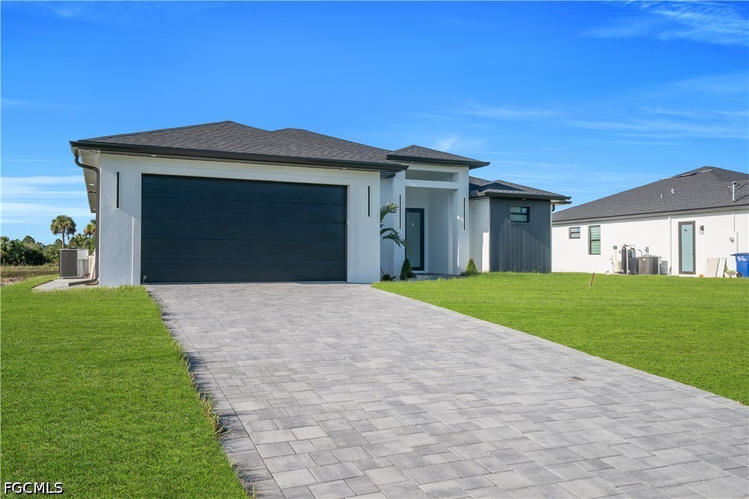 3 Bed Waterfront Home for Sale in Lehigh Acres, photo 2