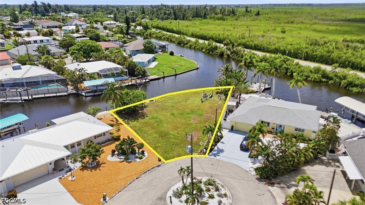 Waterfront Home for Sale in Matlacha Isles, photo 2