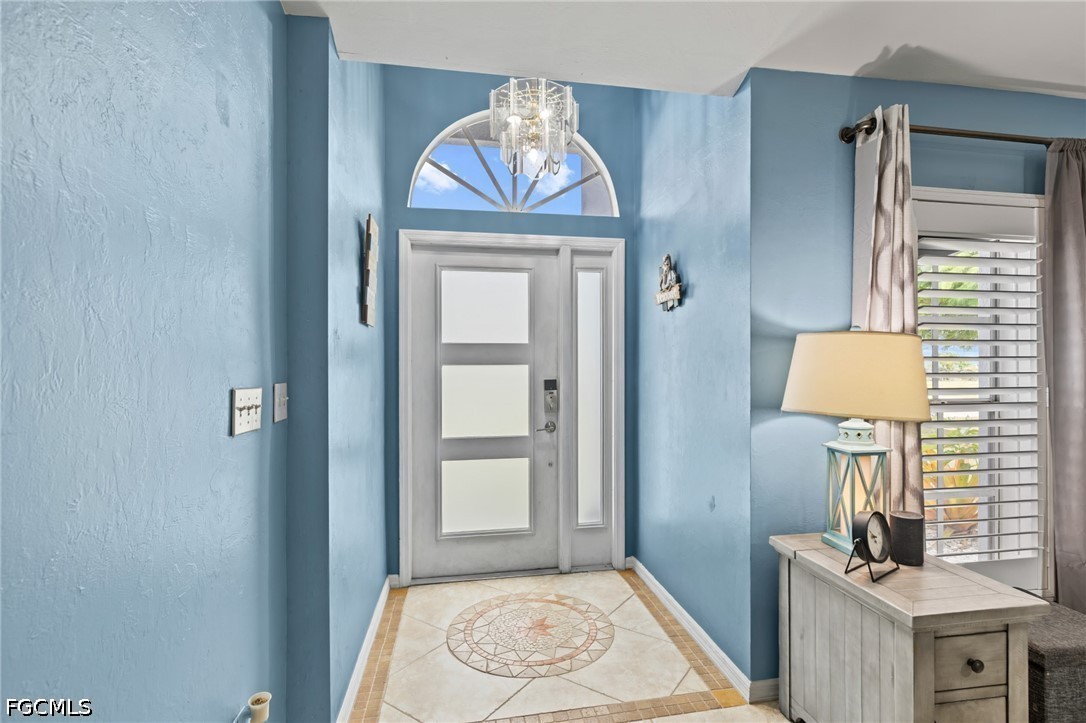 3 Bed SingleFamilyResidence for Sale in Cape Coral, photo 2