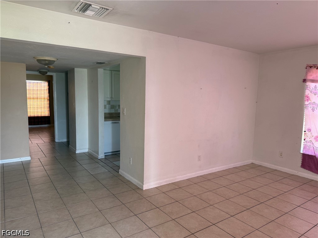 1 Bed Townhouse for Sale in Lehigh Acres, photo 2