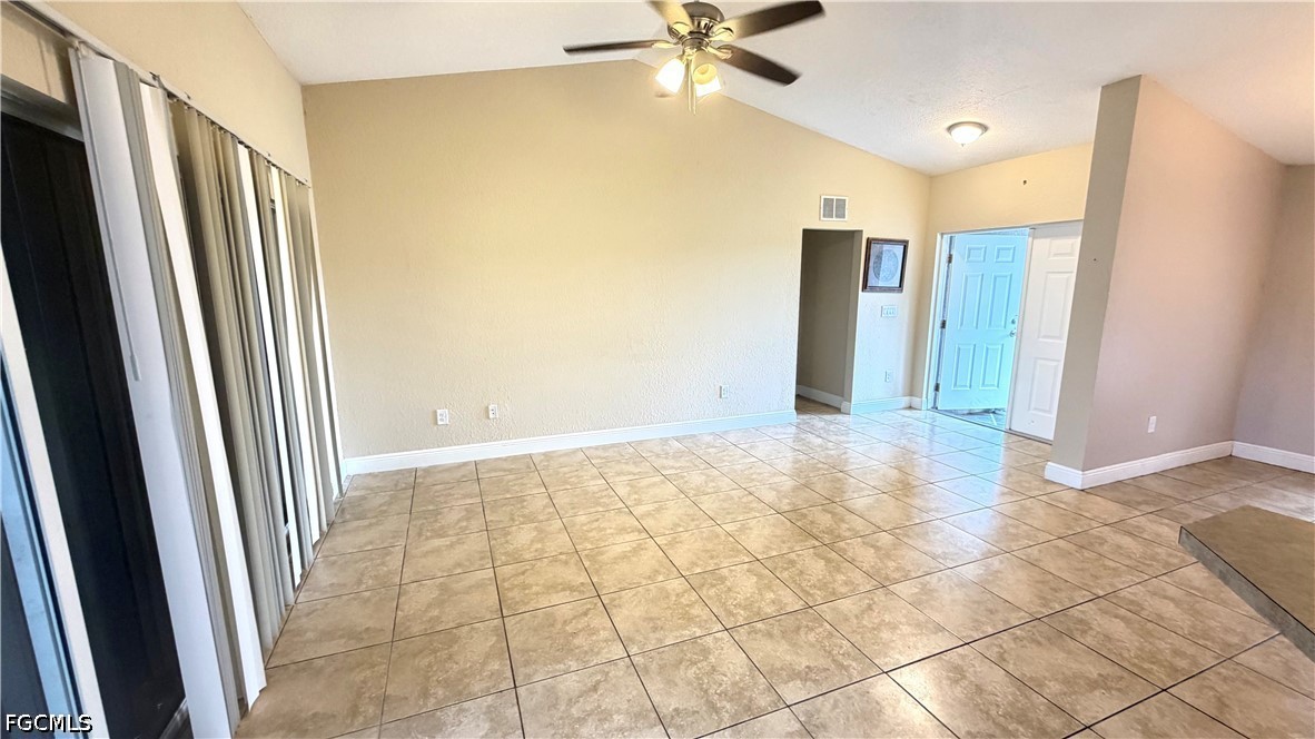 3 Bed SingleFamilyResidence for Sale in Lehigh Acres, photo 2