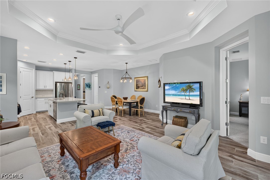 2 Bed Attached for Sale in Naples, photo 2