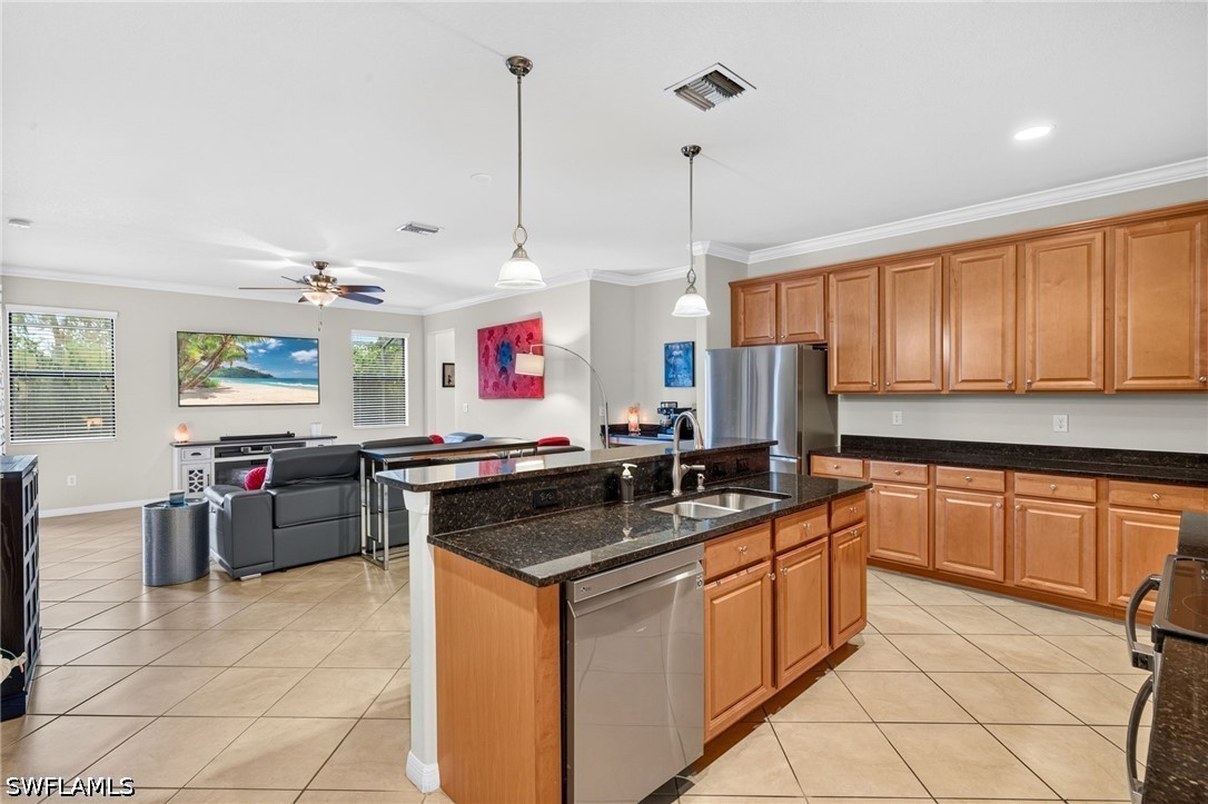 4 Bed Pool Home for Sale in Promenade West, photo 2
