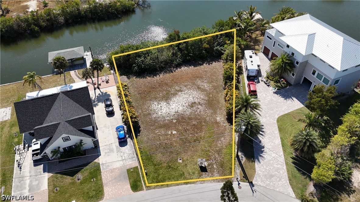 Waterfront Home for Sale in Imperial Shores, photo 2