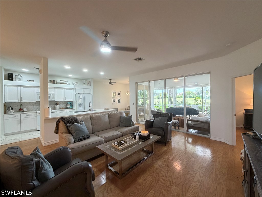 2 Bed SingleFamilyResidence for Sale in Naples, photo 2