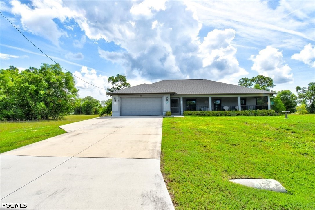 4 Bed SingleFamilyResidence for Sale in Cape Coral, photo 2