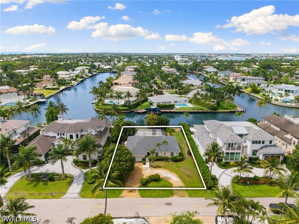 3 Bed Pool Home for Sale in Aqualane Shores, photo 2
