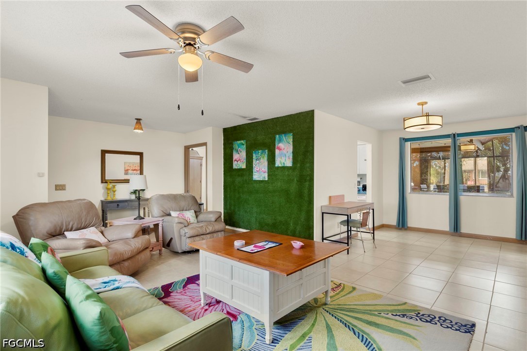 3 Bed Pool Home for Sale in Cape Coral, photo 2