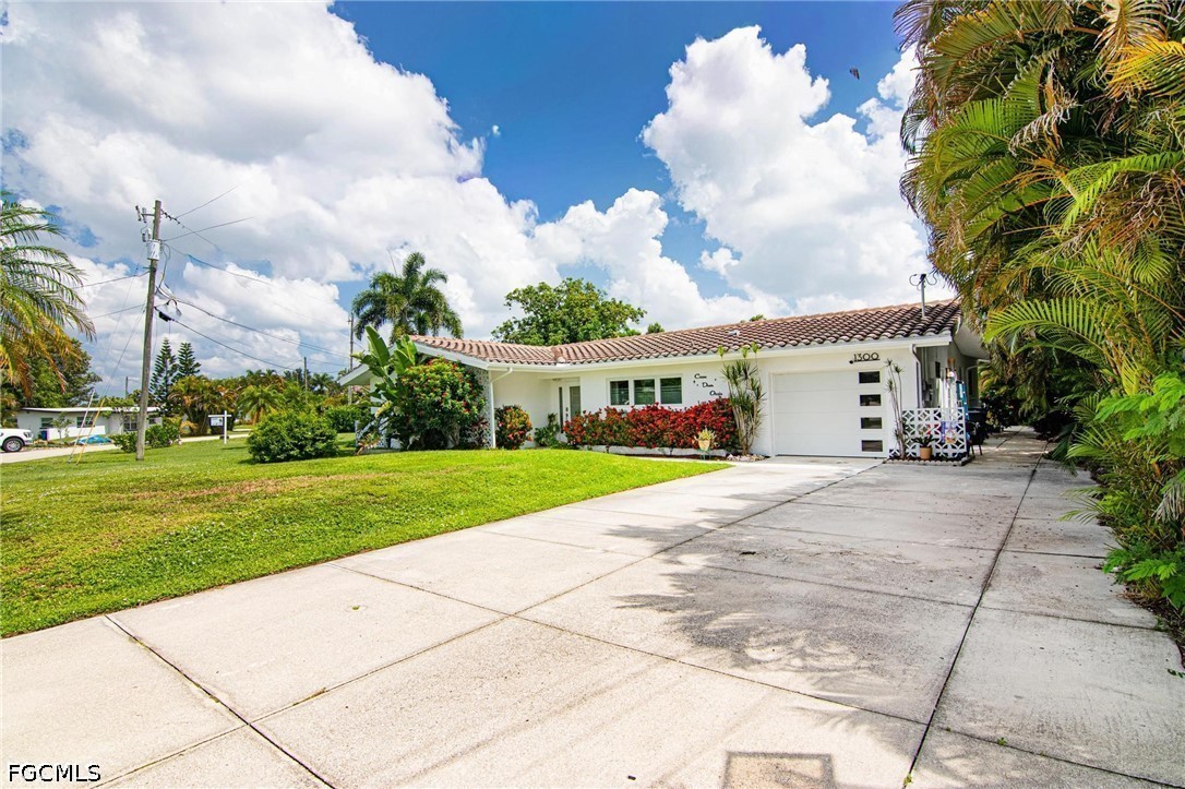 3 Bed Pool Home for Sale in Bellaire Estates, photo 2
