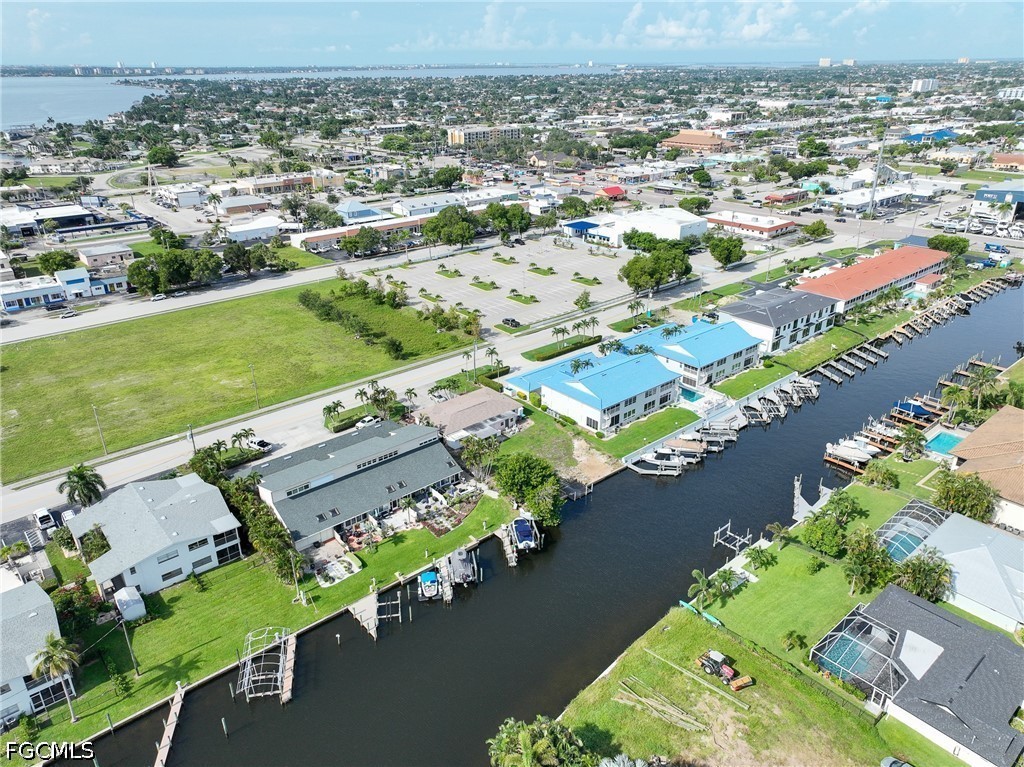 4 Bed Waterfront Home for Sale in Cape Coral, photo 2