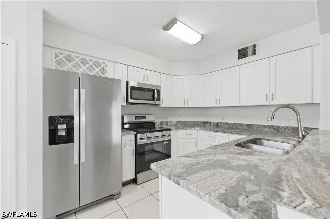3 Bed Condominium for Sale in Crescent Gardens, photo 2