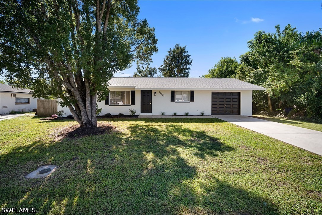 3 Bed SingleFamilyResidence for Sale in Fort Myers, photo 2