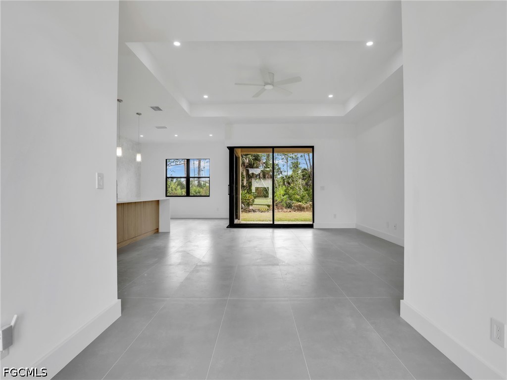 3 Bed SingleFamilyResidence for Sale in East Englewood, photo 2